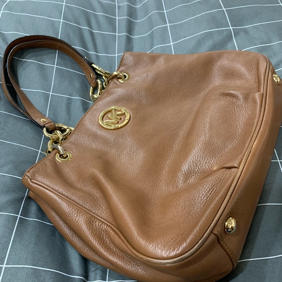 Micheal Kors leather bag with matching wallet. Gently used. - Picture 2 of 5